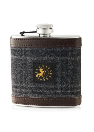 Unisex &amp;amp;#034;The Sassenach&amp;amp;#034; Sassenach Whisky Hip Flask By Sam heughan NEW