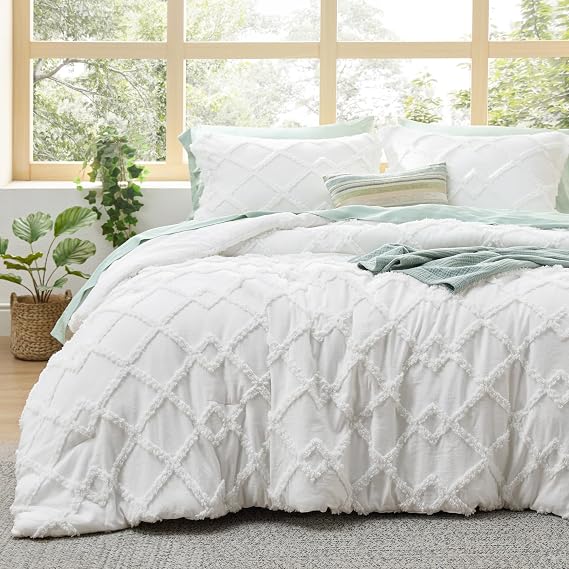 Bedsure Boho Comforter Set King - White Tufted King Size Comforter, 3 Pieces Farmhouse-Style Embroidery Bed Set, Soft Fluffy Geometric Pattern Bedding for All Seasons